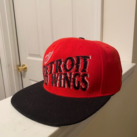 Detroit Redwings CCM Special Edition Team Color stitched Flat Brim Hat - Picture 5 of 7
